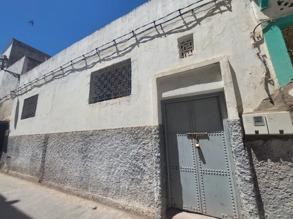 الزاوية الدليلية
