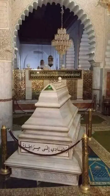 ضريح و زاوية سيدي أحمد تيجاني