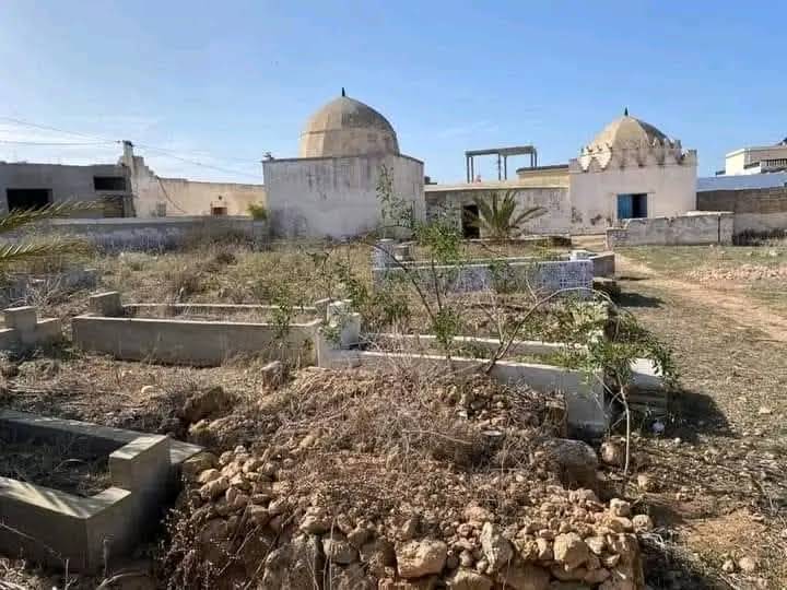 ضريح أبُو العباس أحمَد بن الطّاهر بن لحسَن الفارسي